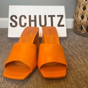 SCHUTZ Beautiful!!